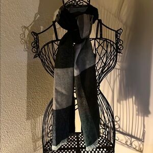 Jos. A. Bank Green and Blue Scarf 🧣